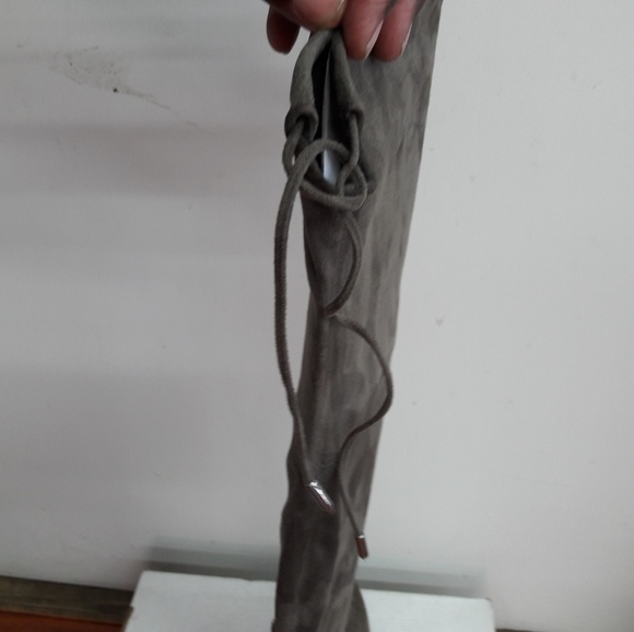 Marc Fisher - Picture 3 of 4